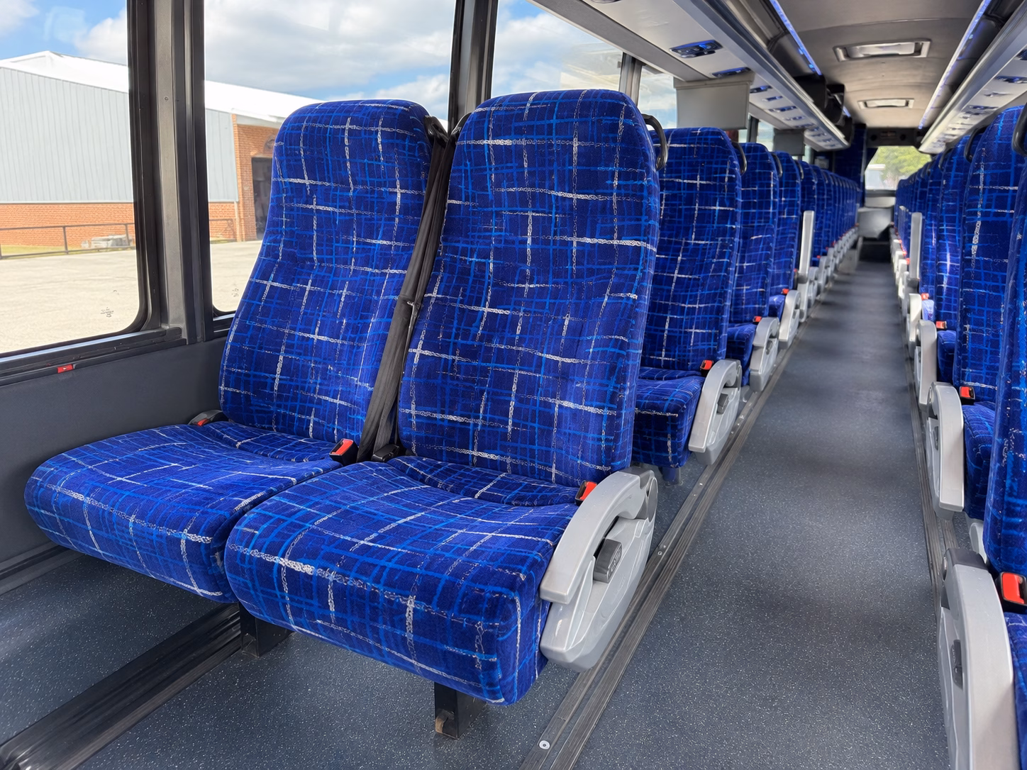 charter bus airport transfers to phoenix mesa gateway airport aza
